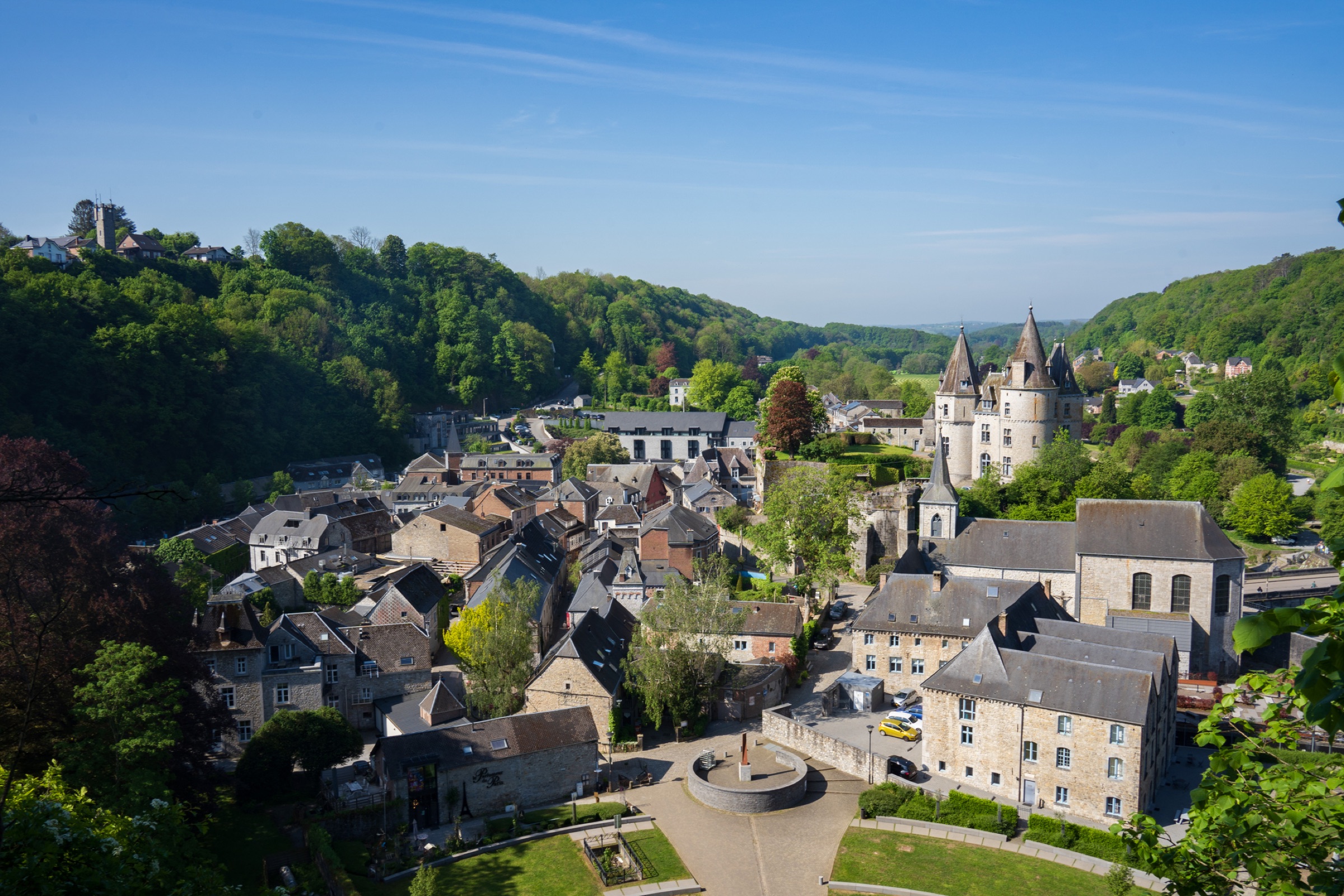 Durbuy et son château vus des hauteurs